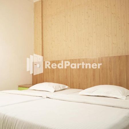 Wisma Sederhana Mitra Reddoorz Medan Exterior foto