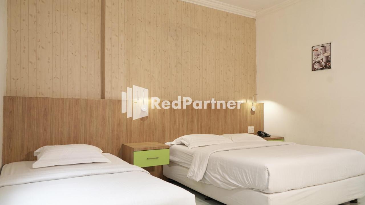 Wisma Sederhana Mitra Reddoorz Medan Exterior foto