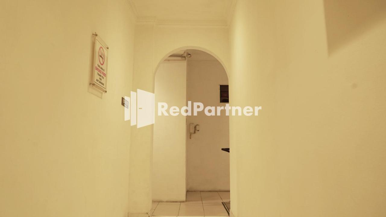 Wisma Sederhana Mitra Reddoorz Medan Exterior foto
