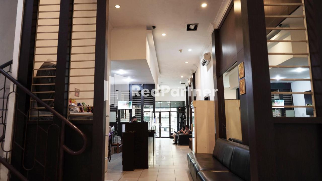 Wisma Sederhana Mitra Reddoorz Medan Exterior foto
