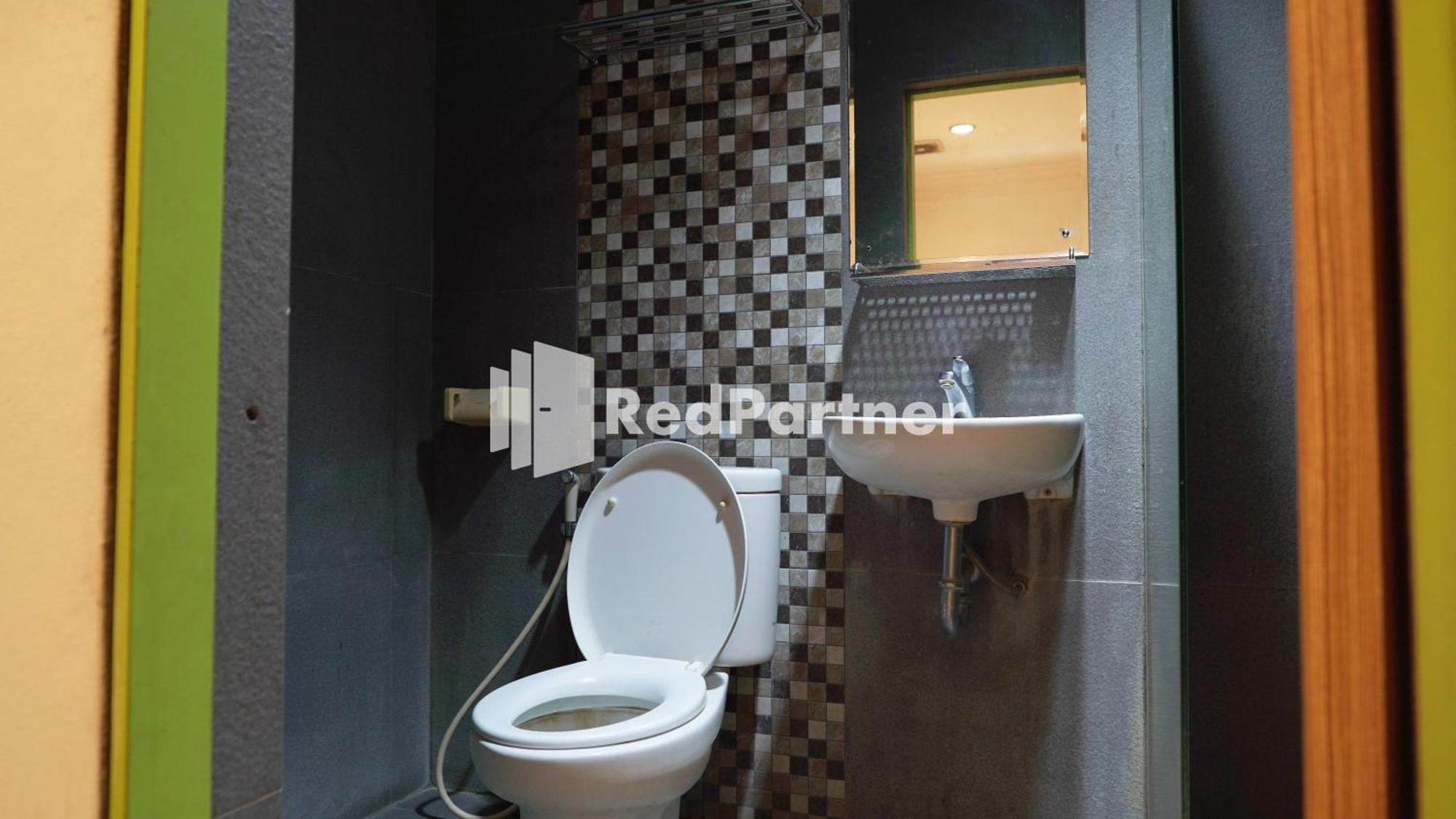 Wisma Sederhana Mitra Reddoorz Medan Cameră foto