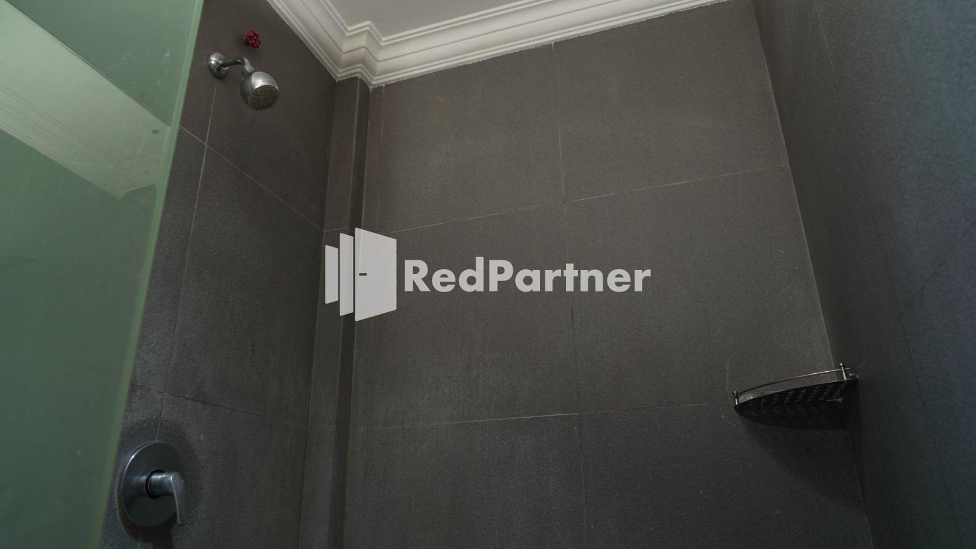 Wisma Sederhana Mitra Reddoorz Medan Cameră foto