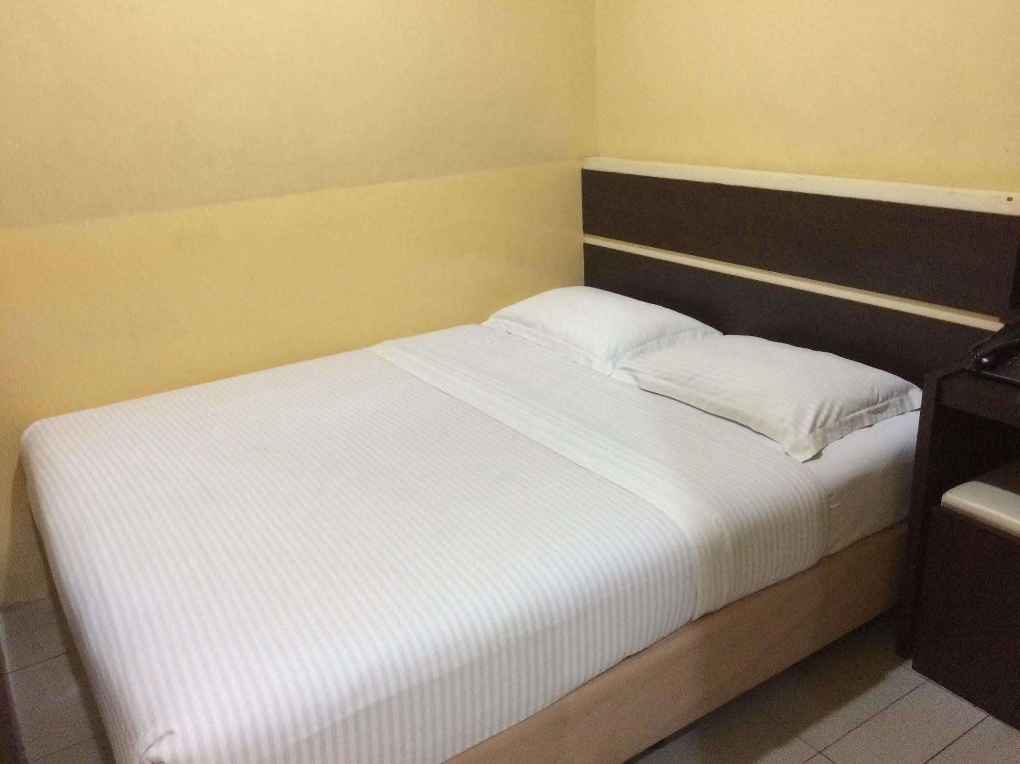 Wisma Sederhana Mitra Reddoorz Medan Exterior foto