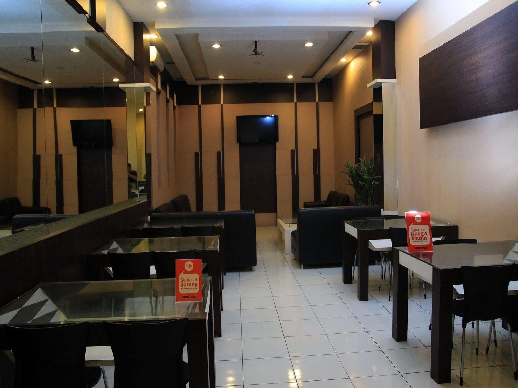 Wisma Sederhana Mitra Reddoorz Medan Exterior foto