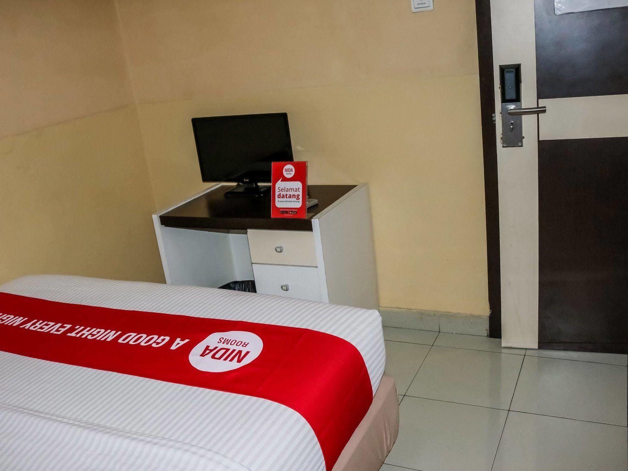 Wisma Sederhana Mitra Reddoorz Medan Exterior foto